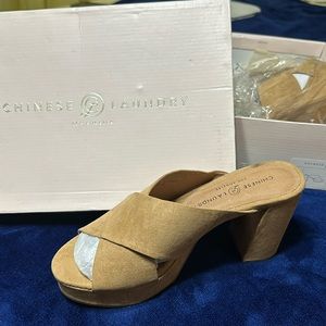 Chinese Laundry 8.5B Teagan Micro Suede PeepToe Camel Platform Mules